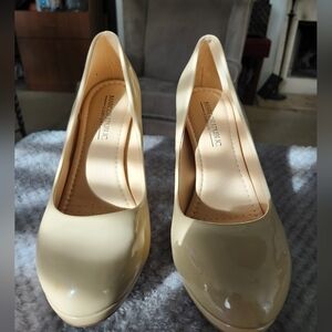 Banana Republic Women's Cream Patent Heels